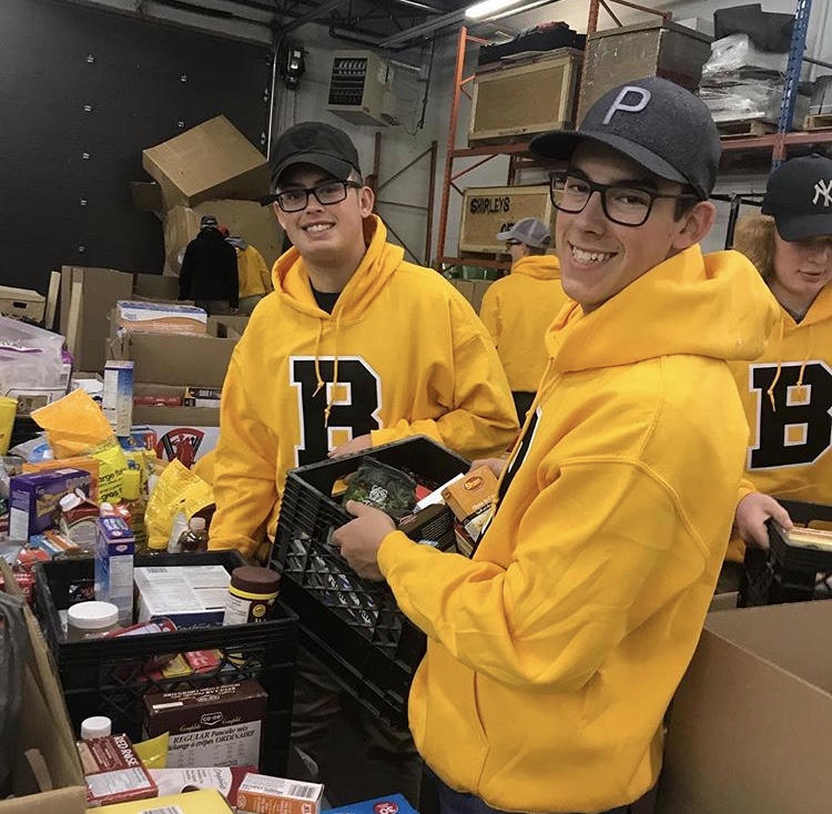 B1134687-345C-4F06-A8D0-1972FD785021 Midget 3 packing boxes for those who need it.